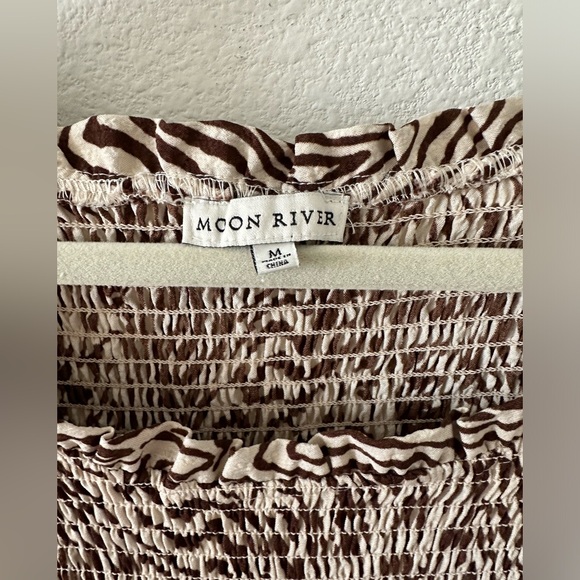 Moon River Puff Sleeve Maxi dress size medium - Picture 2 of 4